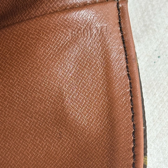 Louis Vuitton Shoulder Bag - Picture 9 of 10